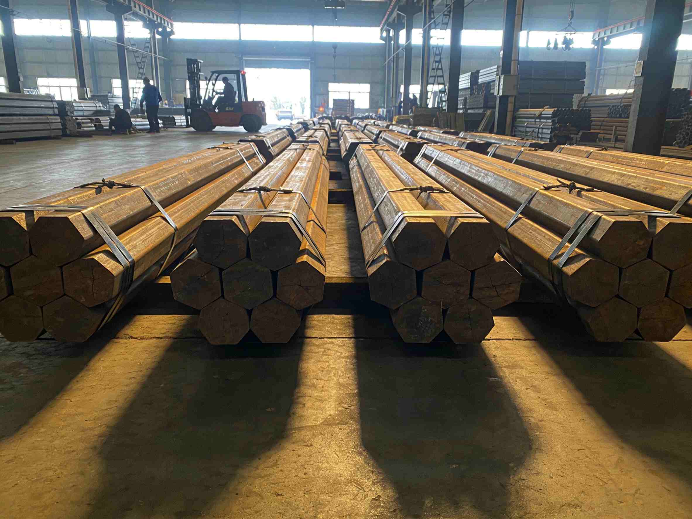 Secure Your Irregular Loads with Cutting-Edge Strapping Solutions for Round & Hexagonal Bundles